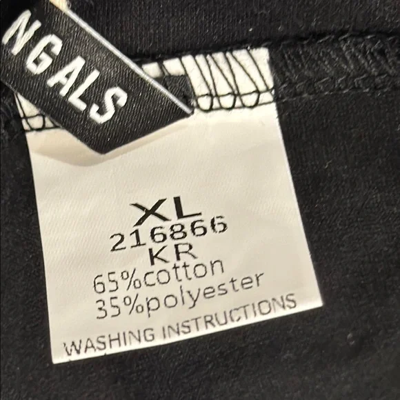 Flamingals NWT Black Floral V-Neck Women's T-Shirt - Picture 7 of 8